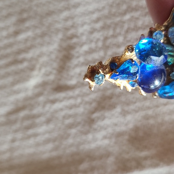 BG Rhinestone Pin - Picture 7 of 8